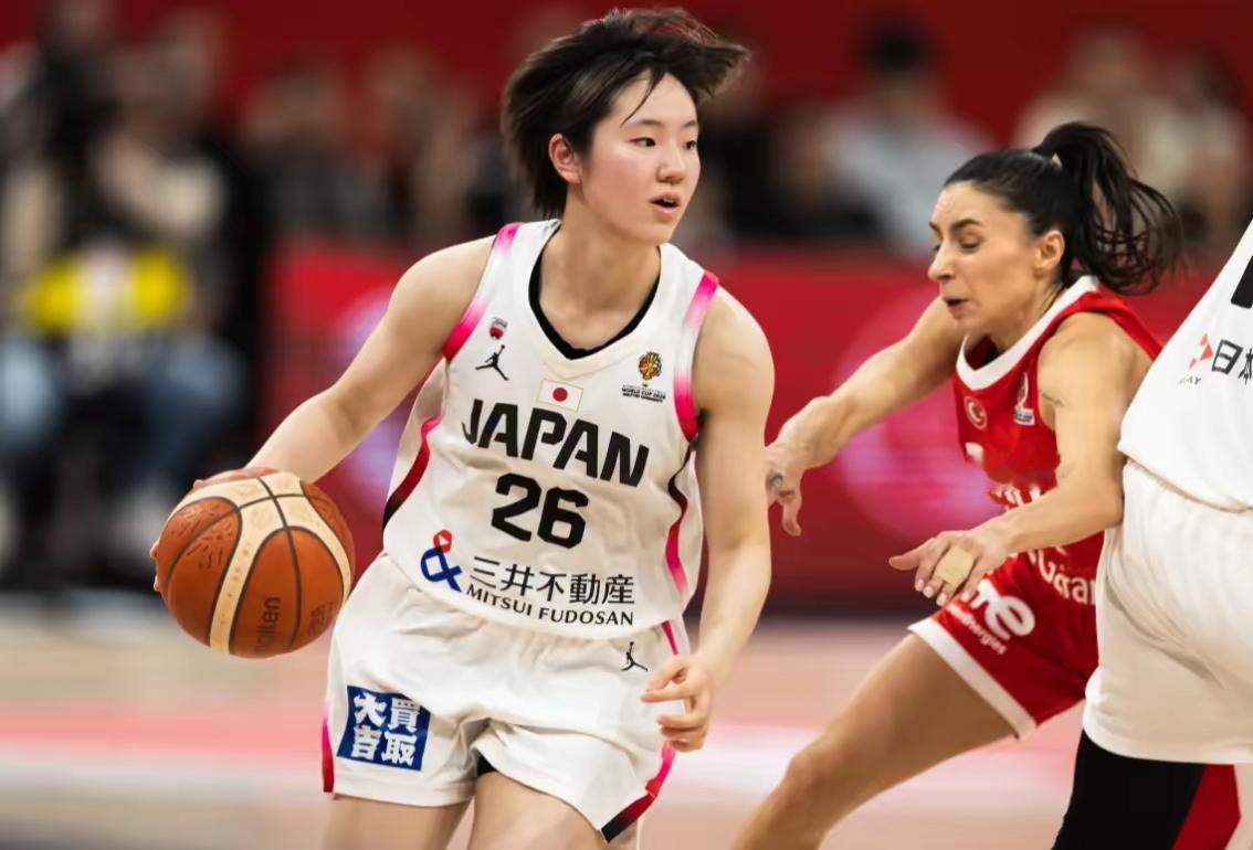 日吹傻了！随着日本女篮63：84以21分的巨大劣势惨败不算欧洲强队的匈牙利，揭示
