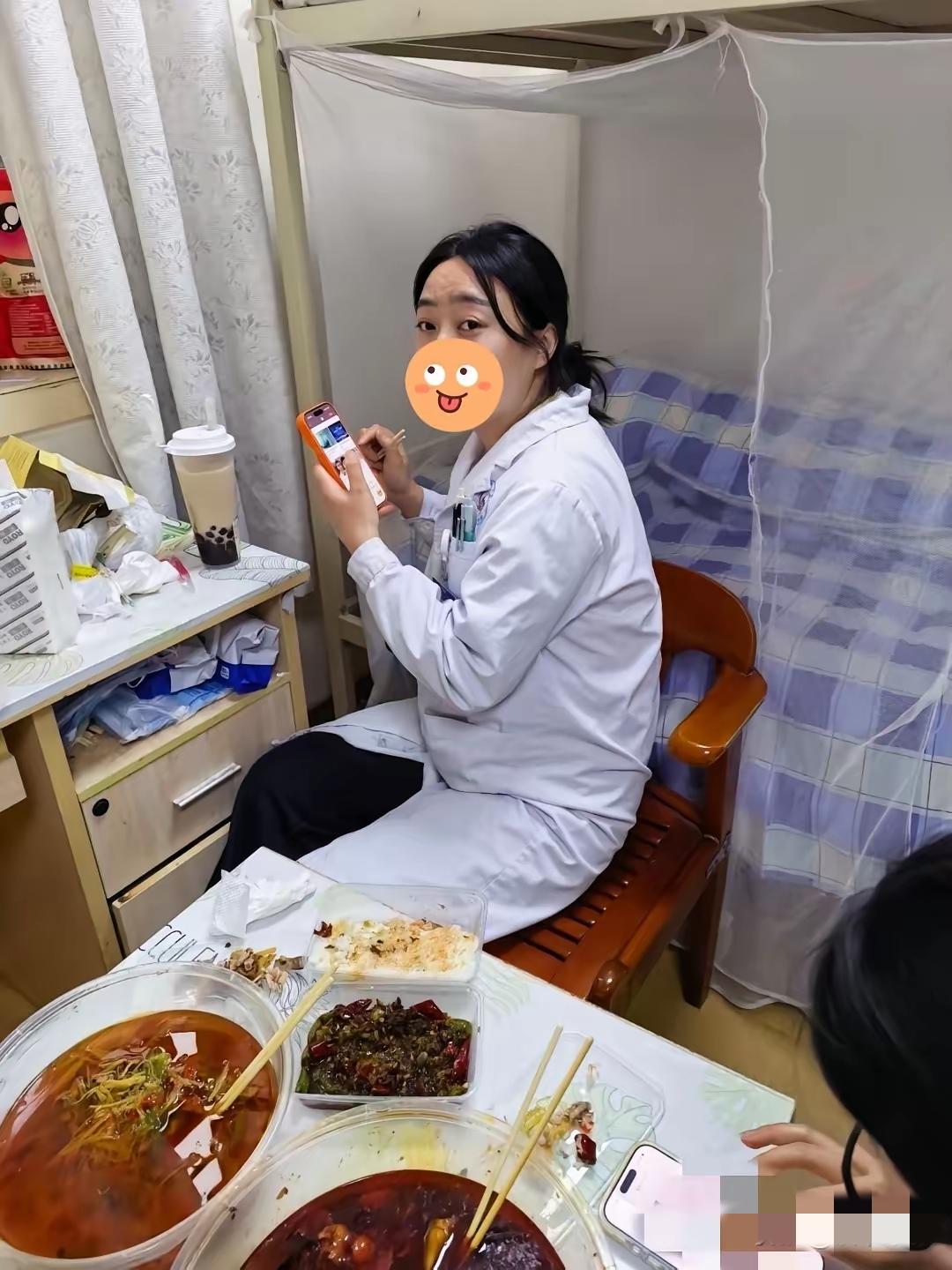 我一个朋友老是劝我，吃的清淡点，少喝奶茶，少吃外卖，少熬夜，多运动。
但我发现我