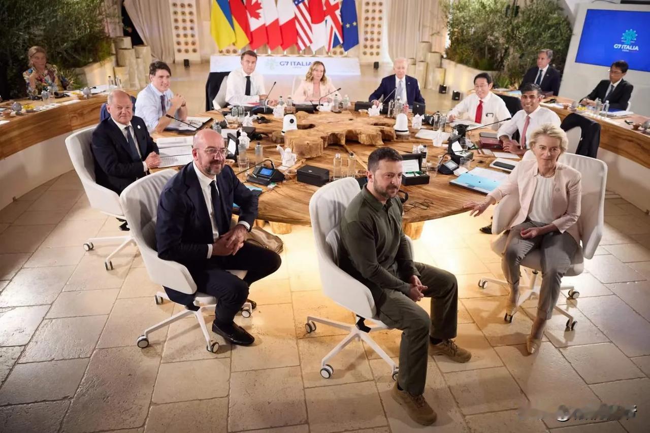 泽连斯基现在是炙手可热的人物，前不久在新加坡香格里拉对话会上大放厥词抹黑中国，接