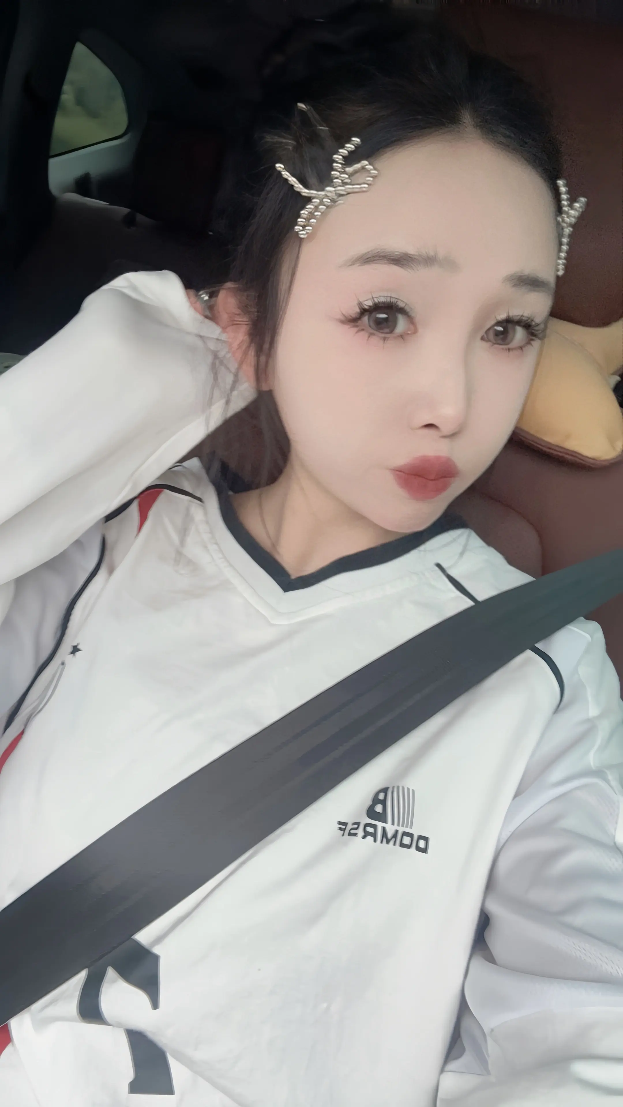 女孩子多去争取一些别人抢不走的东西 比如找我买一条花裤子。