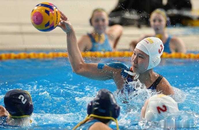 历史首金！中国女子水球三亚登顶，改写亚沙会纪录第六届三亚亚沙会女子水球赛场，中国