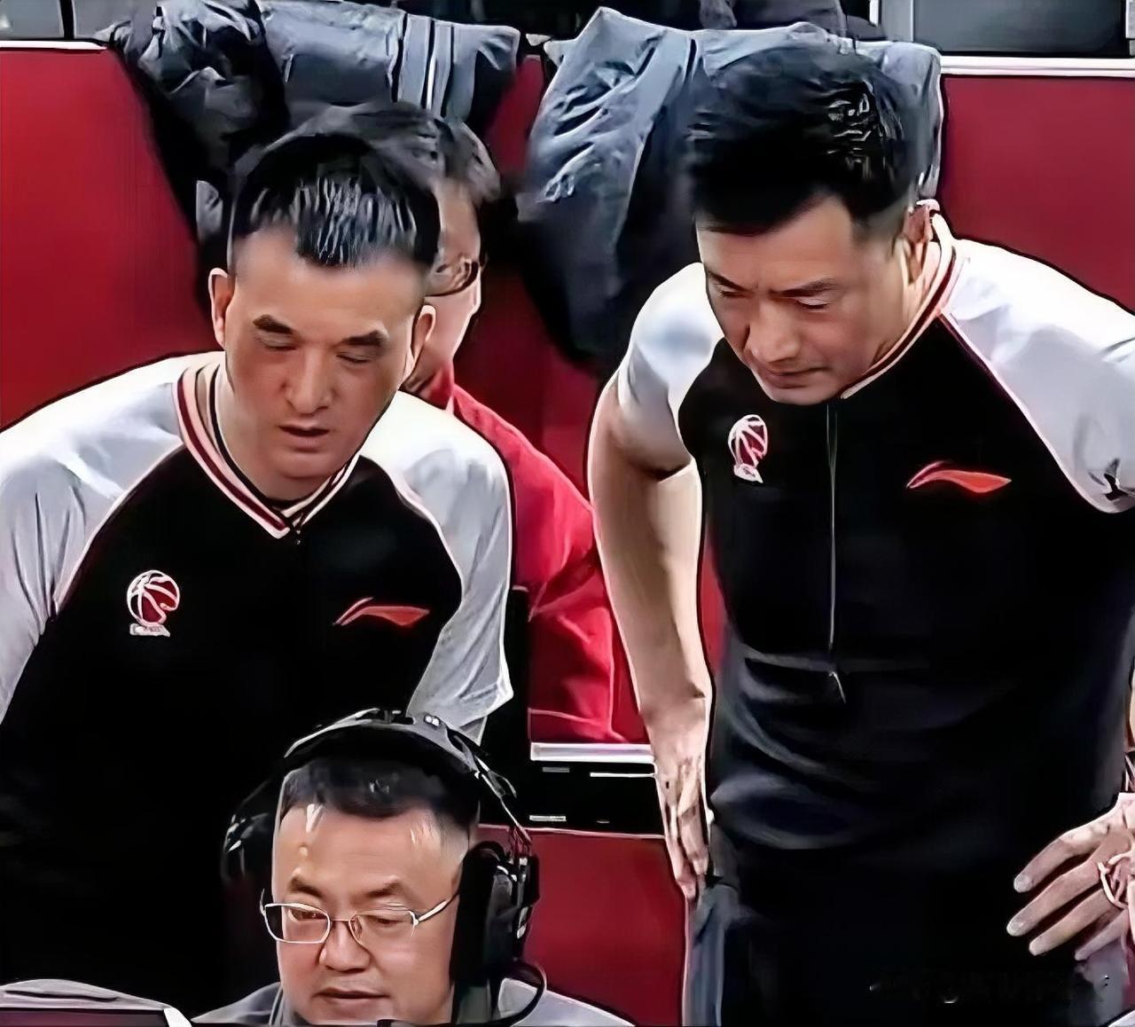 99号裁判再现江湖。广东与山西队的比赛本来很精彩，却因为这个原因让场上变得很混乱