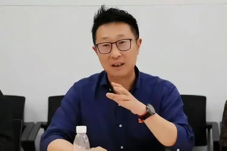 林永健舒适得像在演我周末林永健的周末状态太真实，松弛感堪称教科书！每个动作、每个