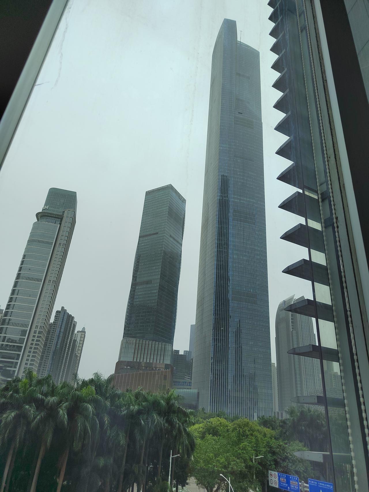 你发现了吗？
持仓但凡有点小回调、小利空，
只要不盯盘、不深究、不反复算盈亏，