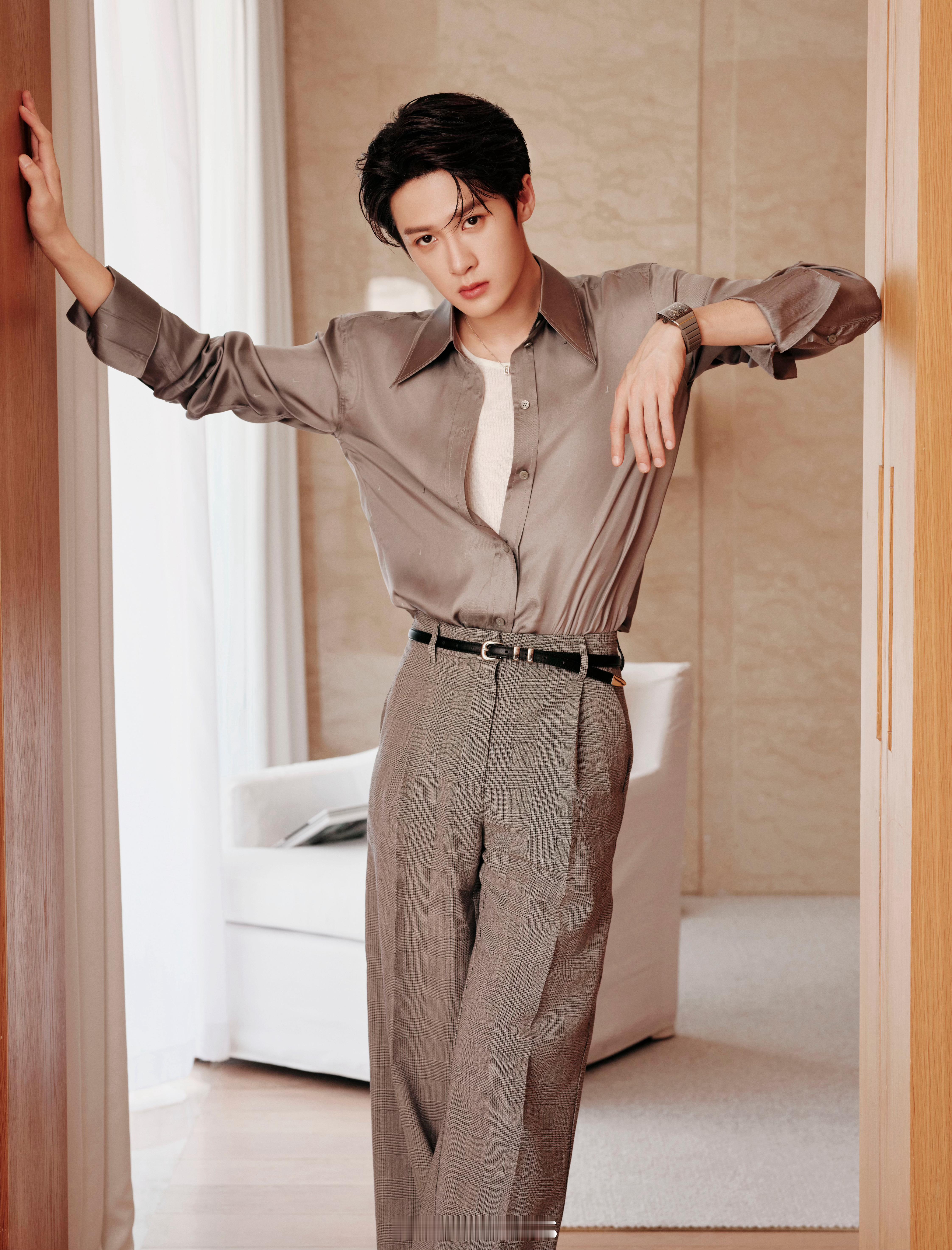 恭喜檀健次凭借电影《震耳欲聋》获得时光大赏年度银幕突破演员荣誉啦！这太棒了！檀健