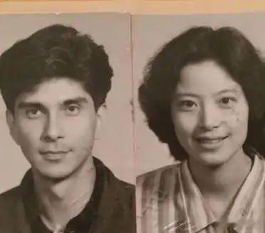 现身马尔代夫开启度假，和母亲同框颜值双双在线，母女基因如同精密拼图拼凑出绝佳容貌