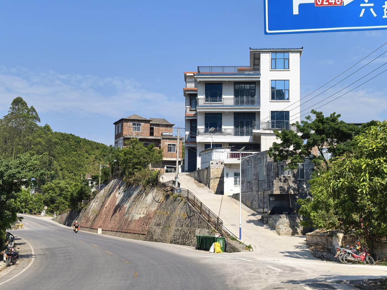 户口迁进城了，我还能推倒农村老房子盖新房吗？

三年前因为在县城买房，脑子一热把