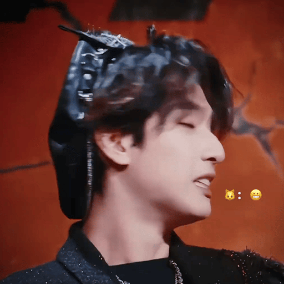 持续收集浩翔表情包中😘😘😘😘严浩翔说唱界何老师