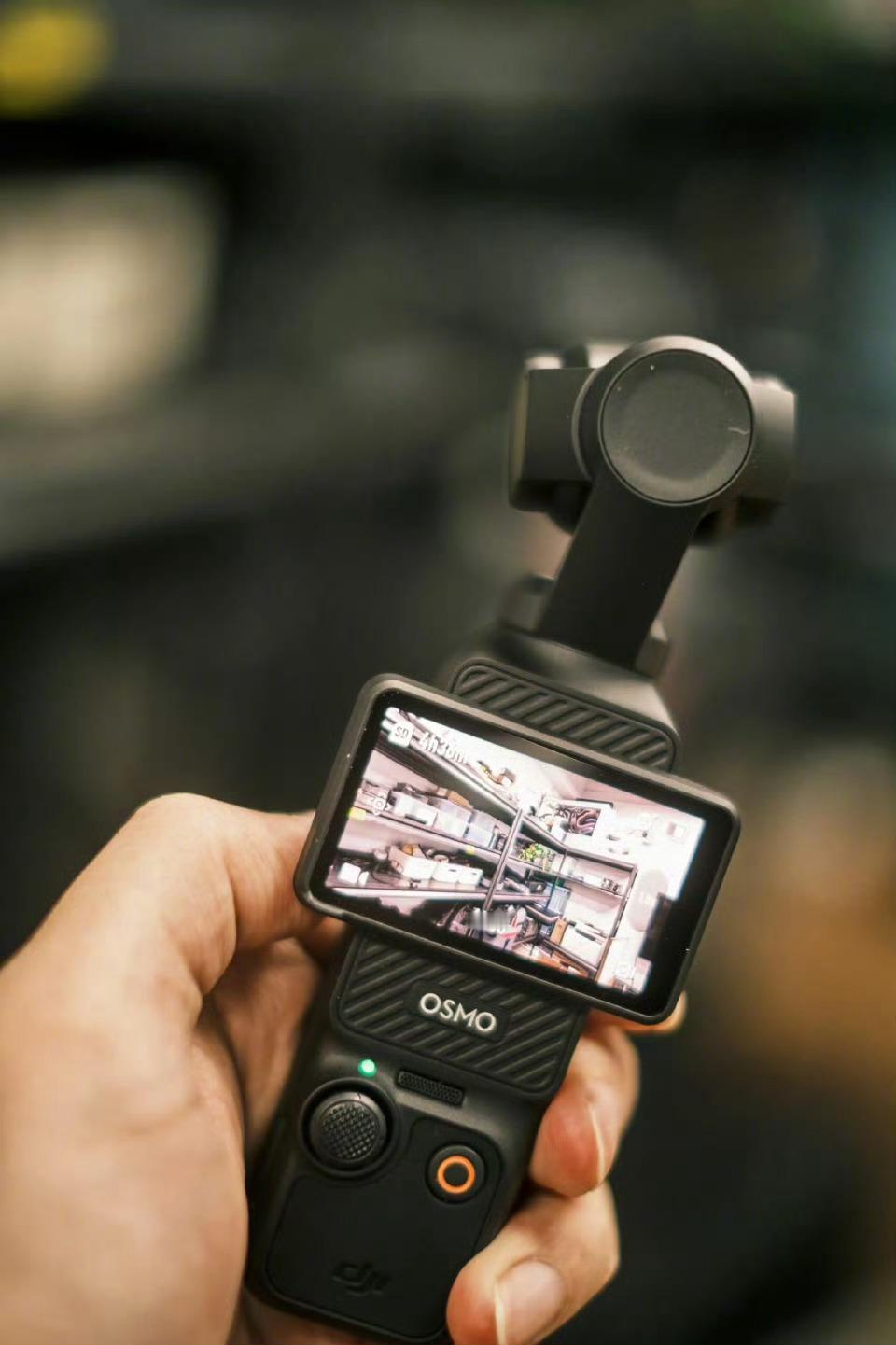 大疆Pocket3入手体验，是小工具也是大玩具听闻线上到处都缺货的大疆Pocke