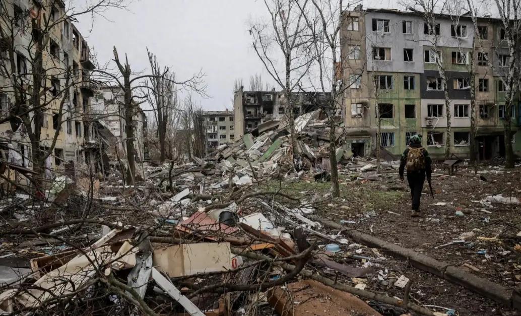 俄乌士兵突然倒戈扎营，防线裂缝暴露惨状，泽连斯基招数能顶多久？
最近俄罗斯占了红