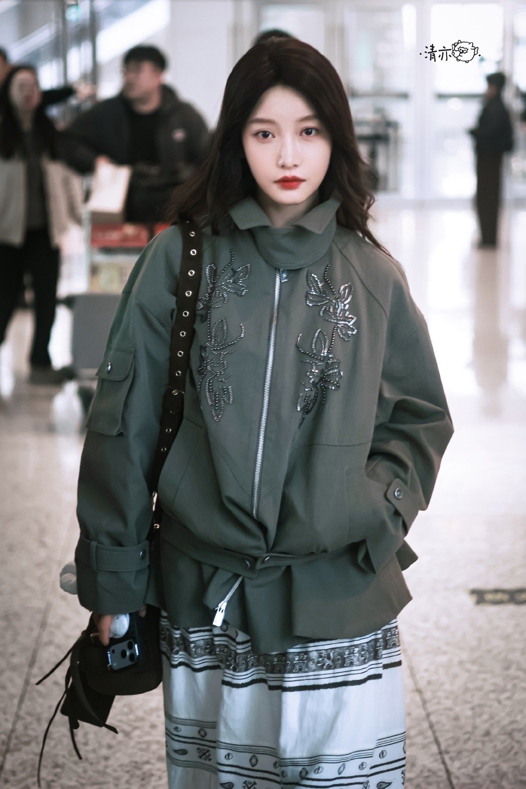 姜贞羽无限超越班路透新鲜路透送达！姜贞羽《无限超越班4》录制现场图，清爽造型精致