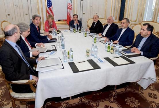 美伊谈判刚结束，特朗普就亮出了真正的目标，中国。
谈判?不过是场闹剧
2月6日的