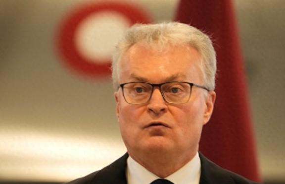 立陶宛总理刚公开认错，说当年让台湾设代表处是“栽了”。转头总统就变脸：想和好可以