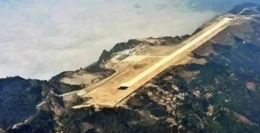 “中国骗了我们所有人！”中国耗费8.5亿、拦腰炸平65座山，建造了一座吞吐量最少