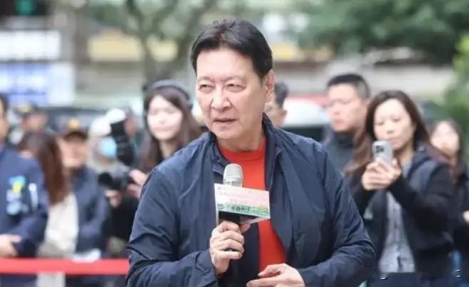互掐，赵少康总算捡到“枪”！

自从大陆出访回来后，郑丽文志在意满的开始布局，不