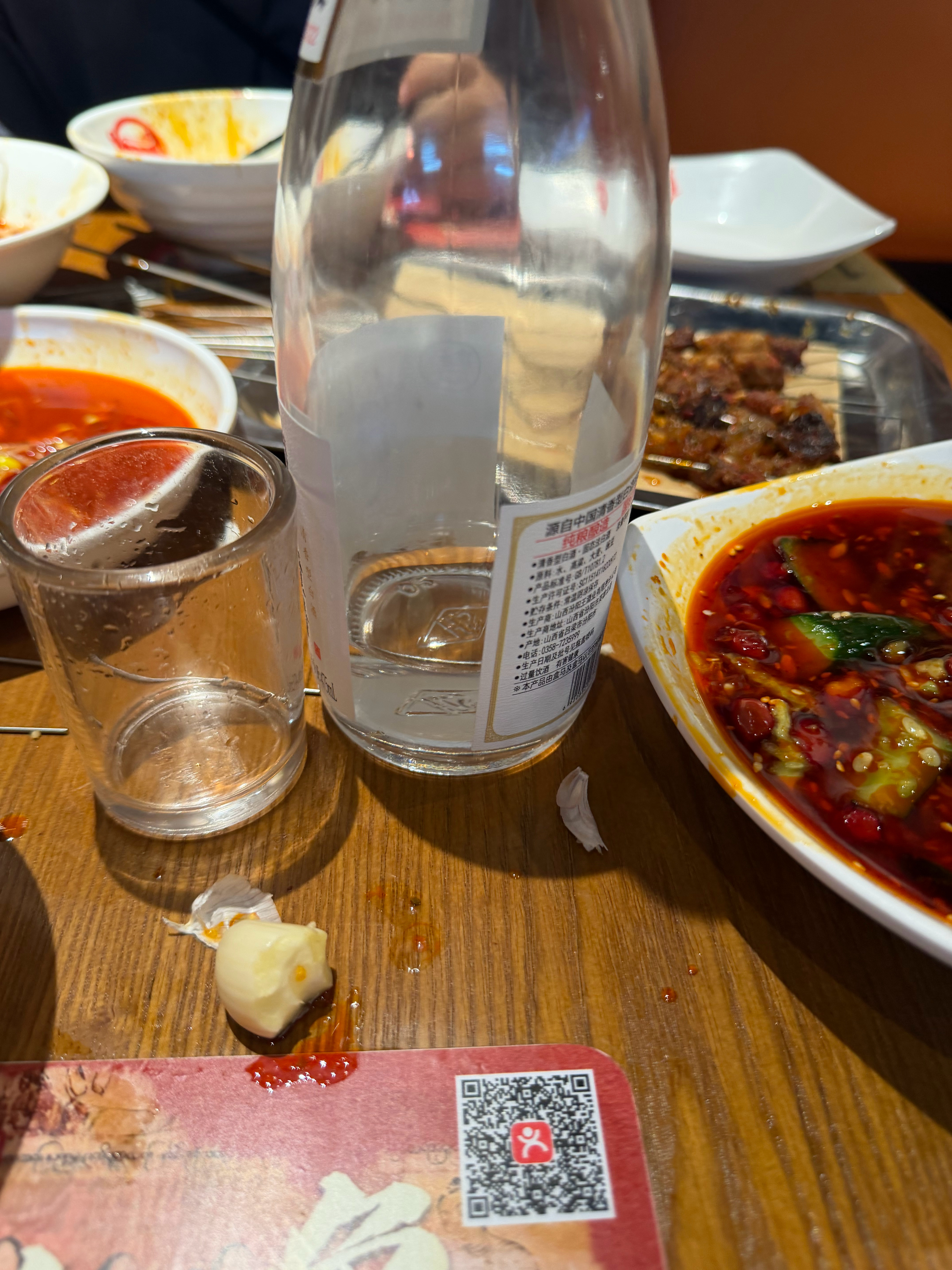 我快喝完1瓶白酒，对方喝完3瓶青岛，这属于什么水平 ​​​