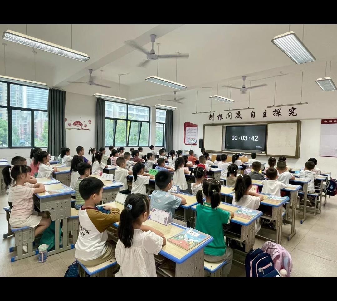 教育部这记“禁卷令”太狠了！2026年起中小学不准买校外商业卷，一二年级连纸笔考