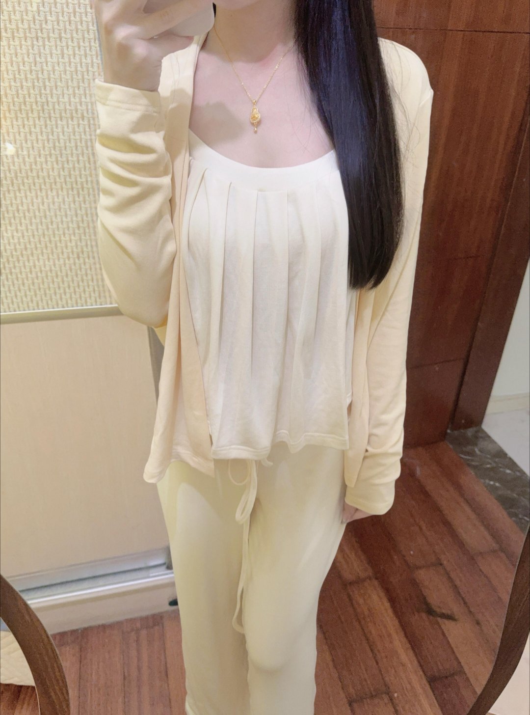 超级舒适超级美 ！黄色显的人超级嗲 超级清纯 