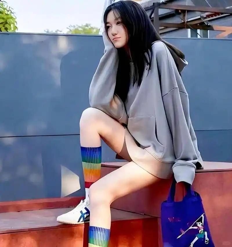 哇塞！李嫣这身材比例，真的是高度复刻王菲啊，堪比超模身材！


娱乐圈有个挺奇怪