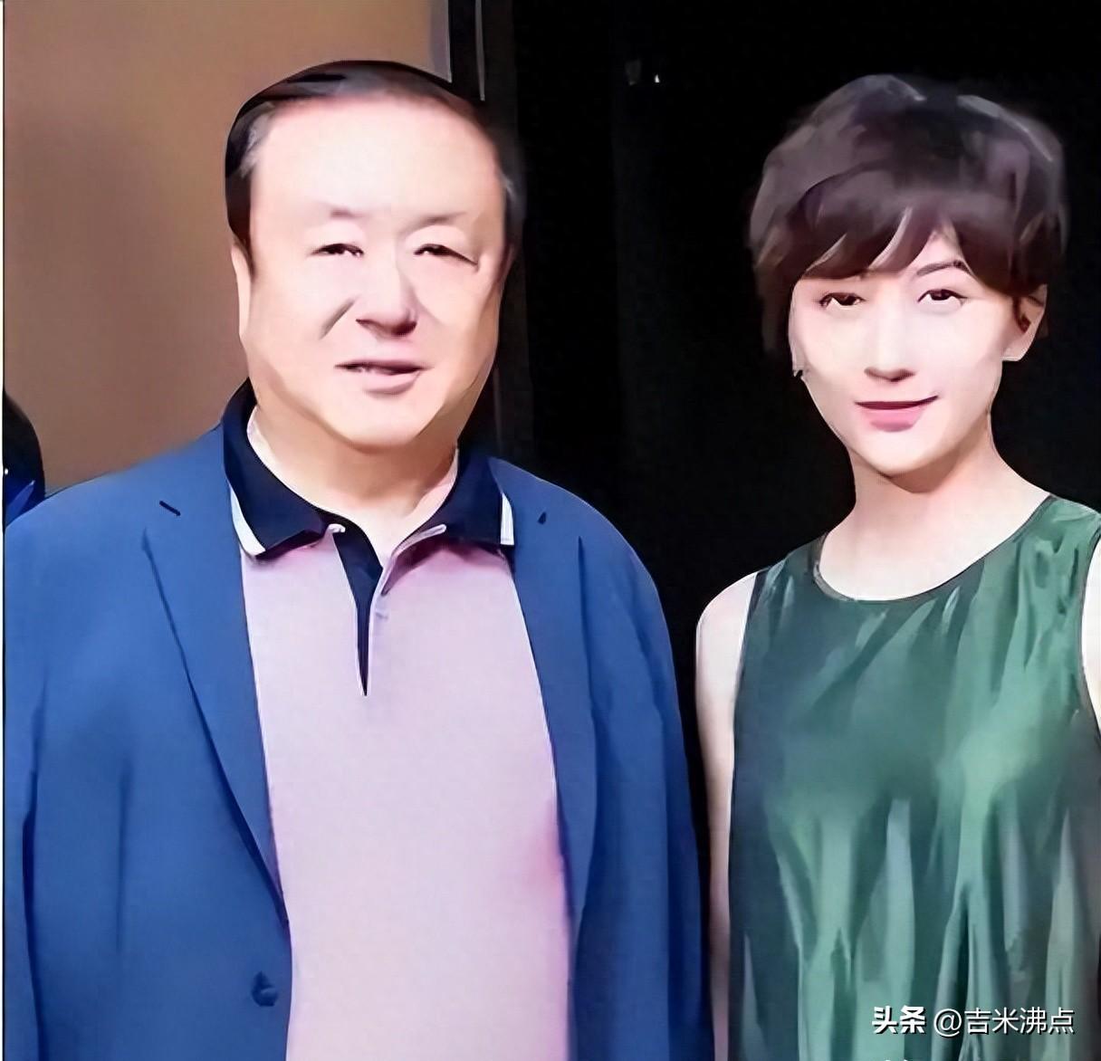 尤小刚没孩子，周庭伊不是小三，网上说的“西施秘史”她根本没演过。
这事闹得挺大，