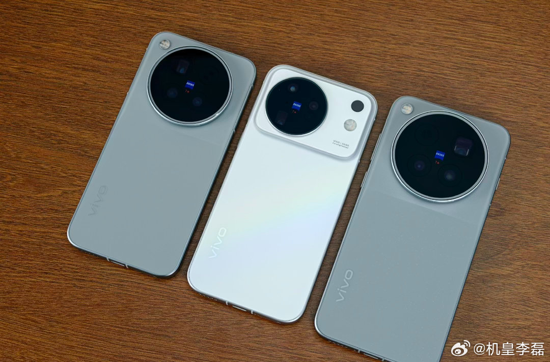 X500系列合影，分别是6.36、6.59和6.85三种不同尺寸设计，从尺寸及外