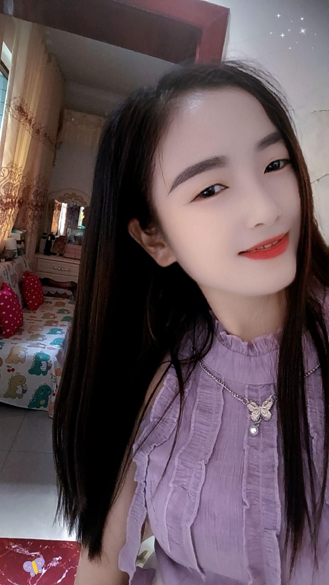 终究穿不了碎花裙，做不了那娇滴滴的女子， 更不懂的Polo衫的深情，牛...