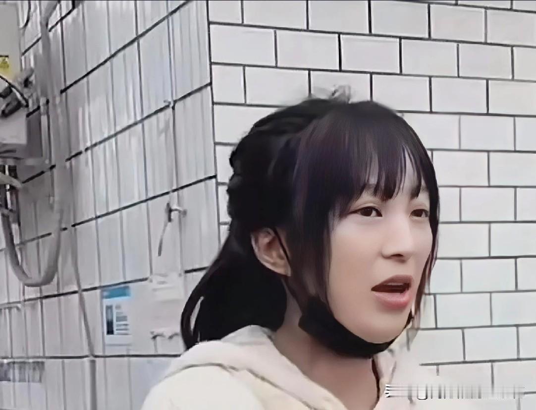 有时候真的不得不相信命运
命中注定的东西，谁也把握不住，谁也控制不了
看四川的呆