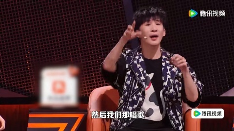 周深去酒吧应聘歌手被拒绝脱口秀和Ta的朋友们周深在脱友分享这段经历时说得挺轻松，