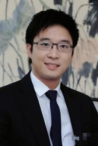 我总有种预感：36岁的霍启仁刚在玉龙雪山完婚，霍家三兄弟中颜值最出众的霍启山，恐