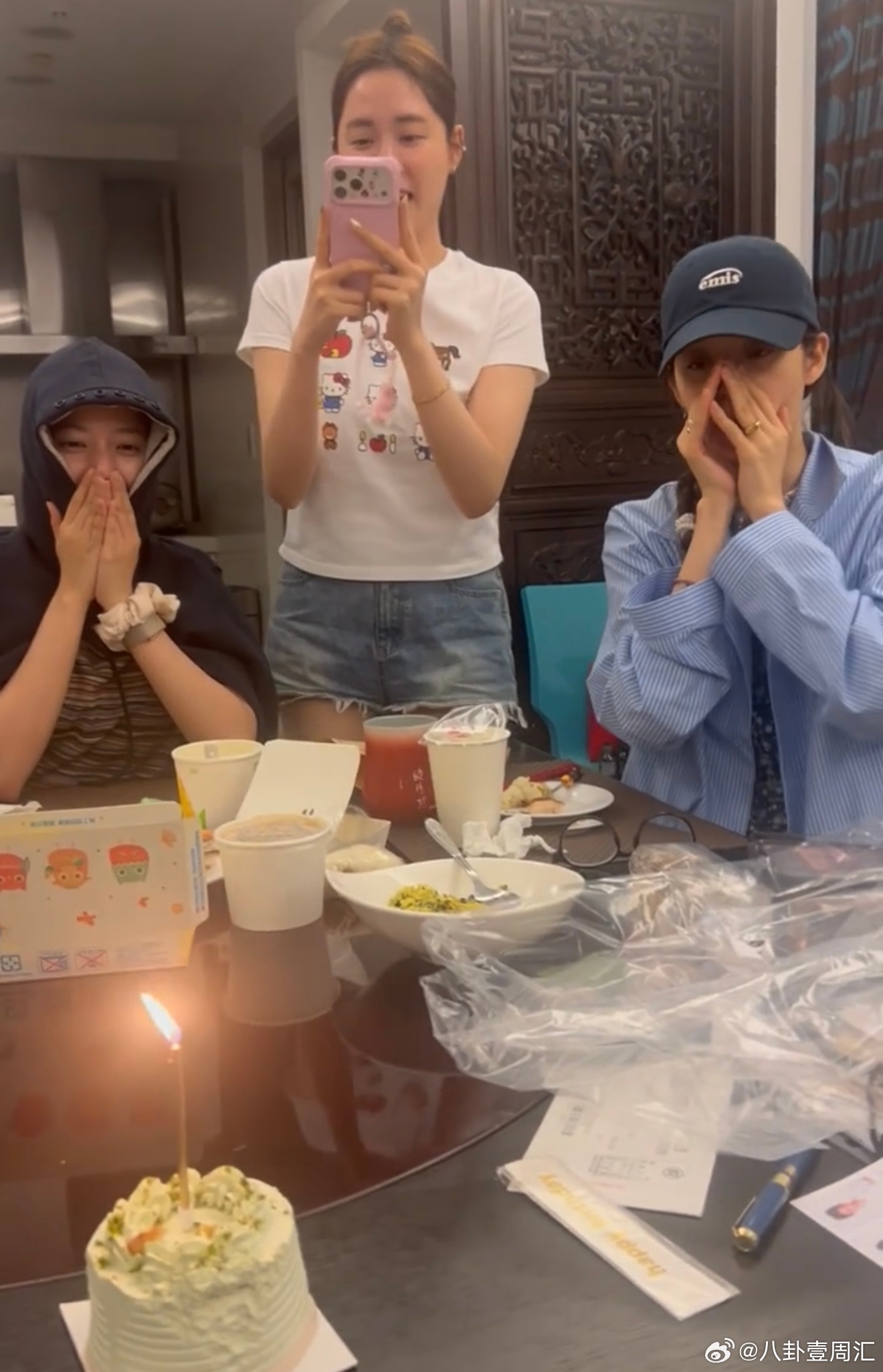 欧阳娜娜三姐妹为妈妈庆生欧阳娜娜三姐妹给妈妈庆生🈶~欧阳娜娜三姐妹给妈妈庆生d