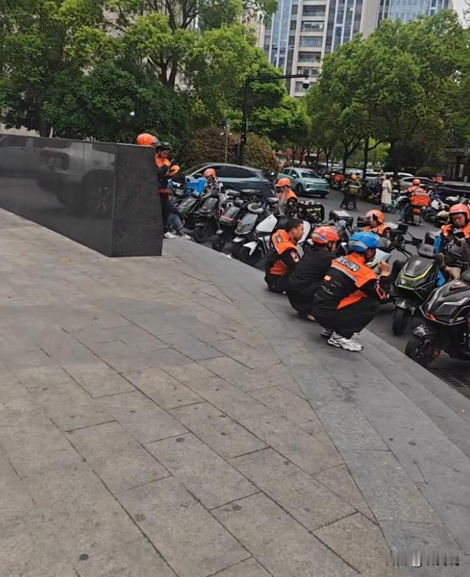 硕士毕业待业4年，我每天跑外卖赚60块，却活成了最踏实的样子！

我硕士毕业7年