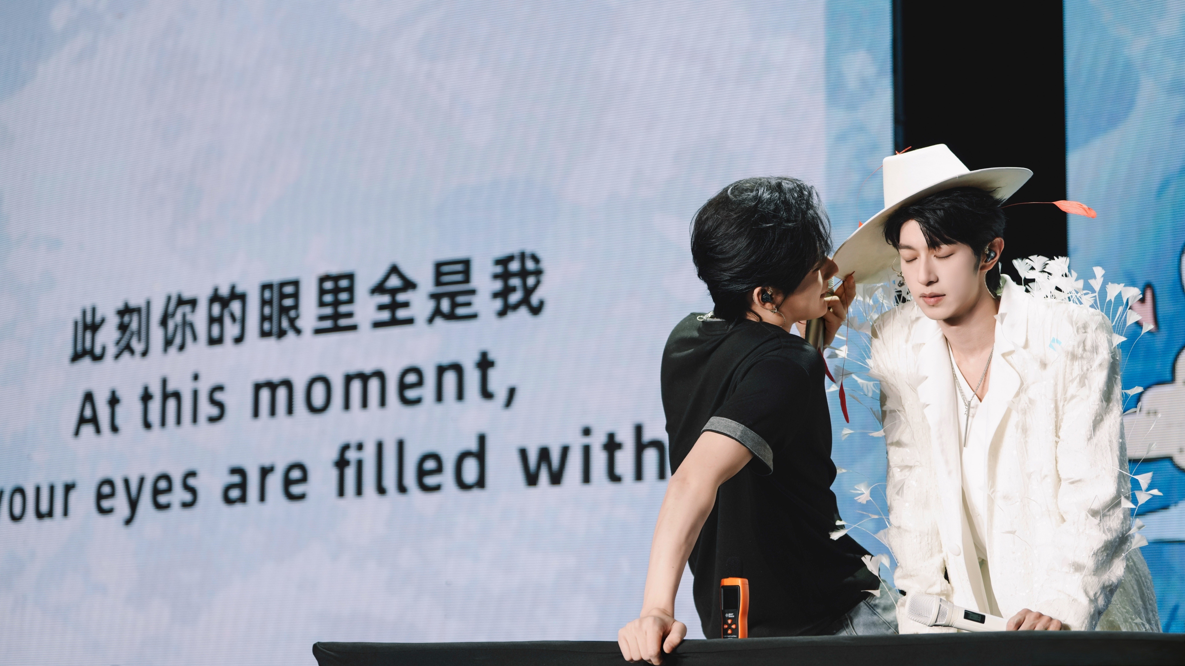 来存一波照片（没放四人 