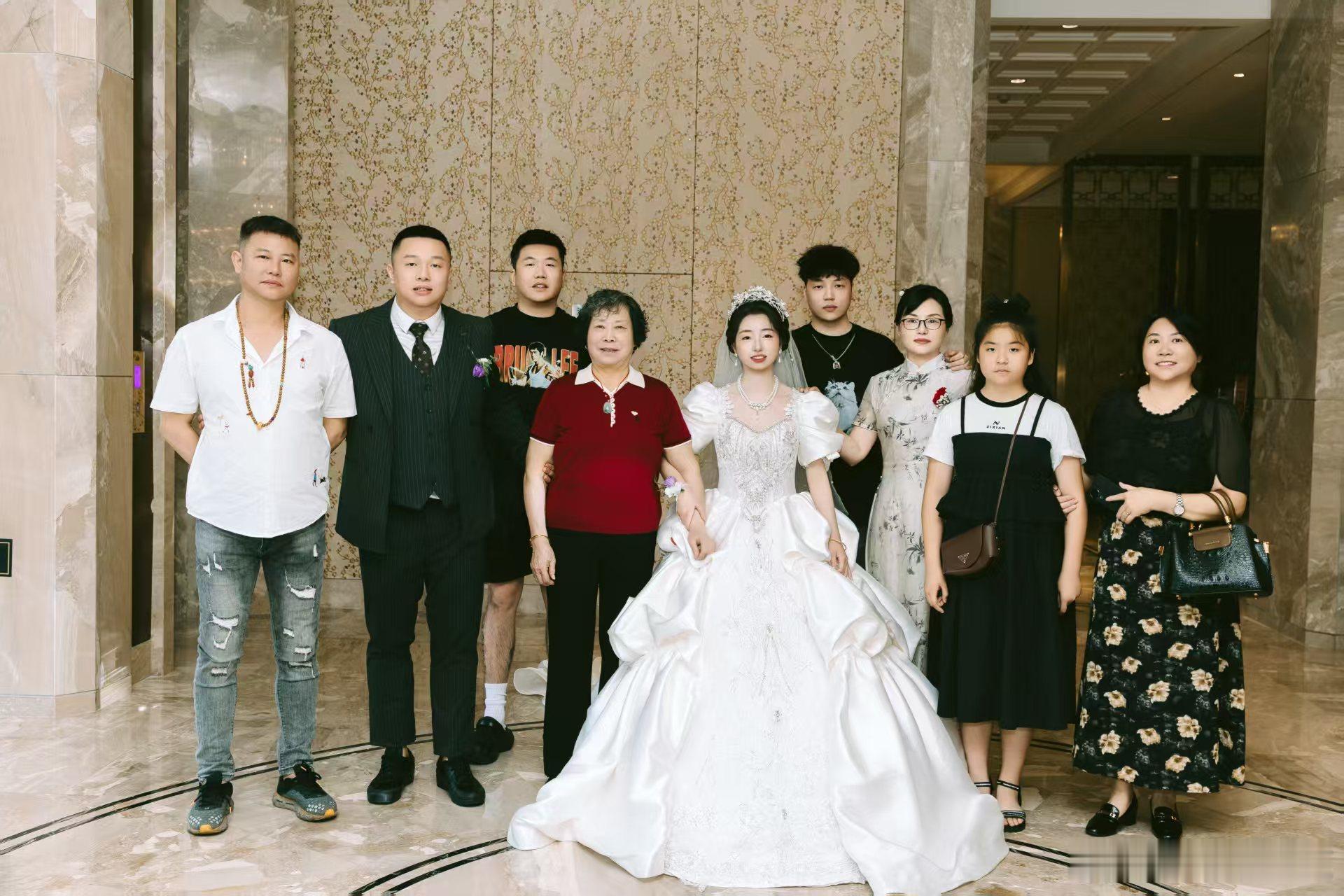 一家人就是要整整齐齐唯二的老妹儿走在了我前面       ❤️新婚快乐❤️婚礼 