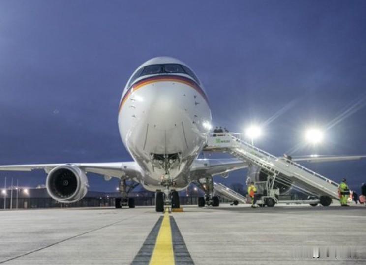 德国总理默茨周三宣布，中国将向空客Airbus订购“最多120架”飞机。这对这家