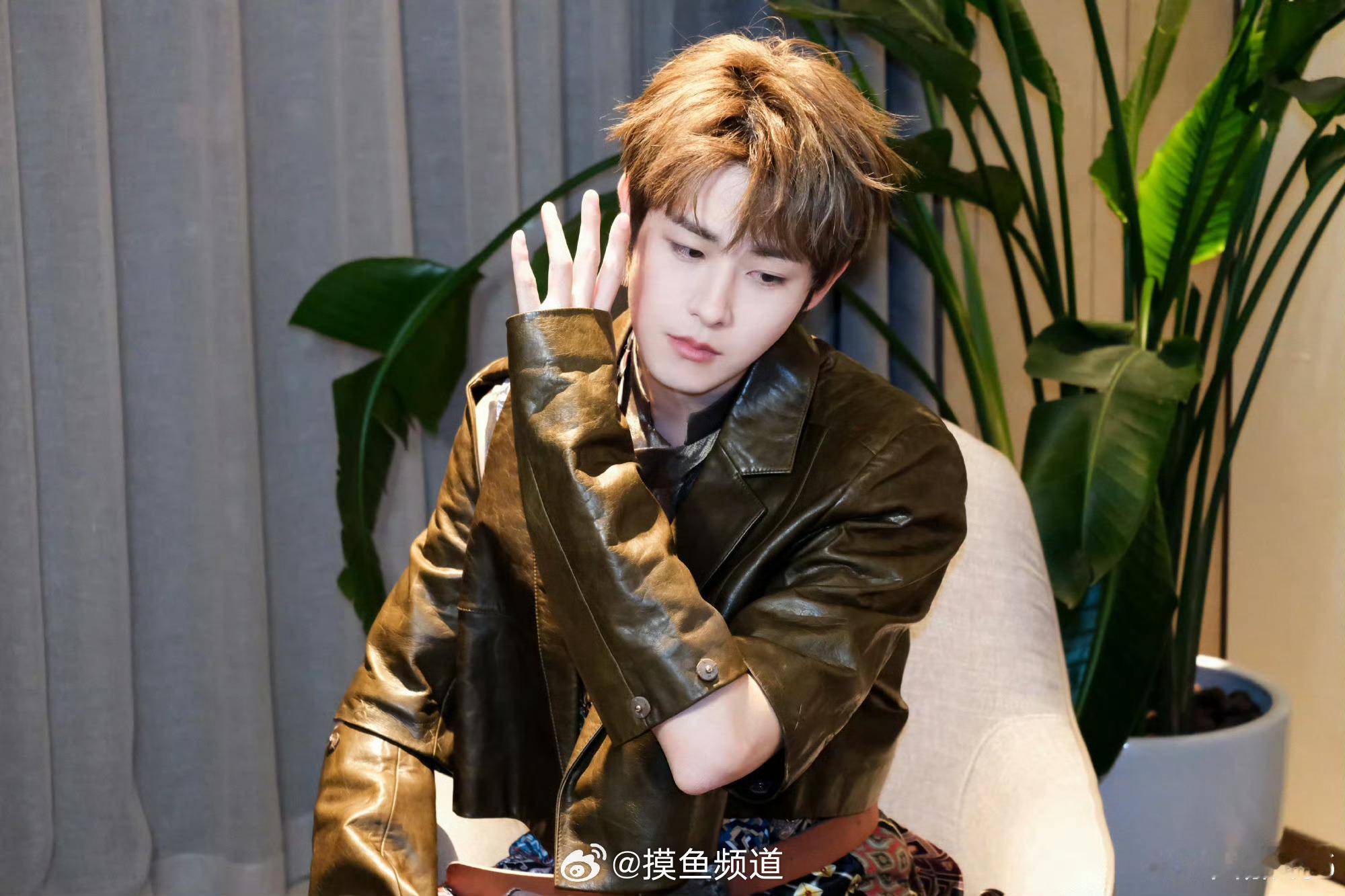田嘉瑞穿这身衣服很帅吧[捂嘴哭] ​​​