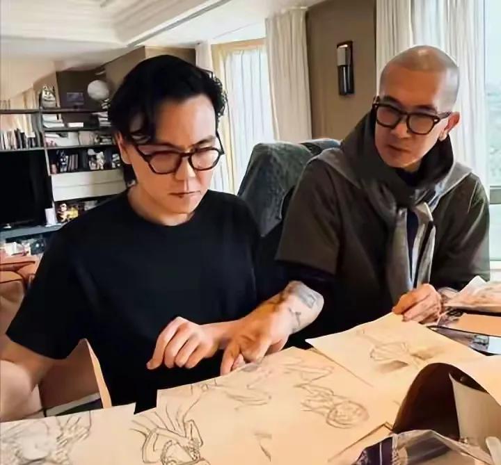 其实，具俊晔为大S设计的雕像，还有很多，最后呈现到大家眼前的，尽管不像，却是最漂