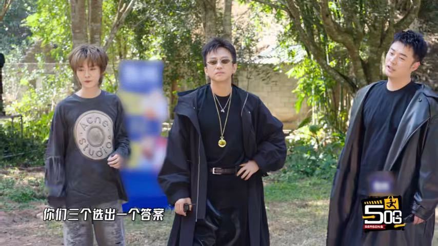 邓超陈赫鹿晗完美演绎了什么是风水轮流转，上一秒还在逗别人，下一秒自己也被挂到半空