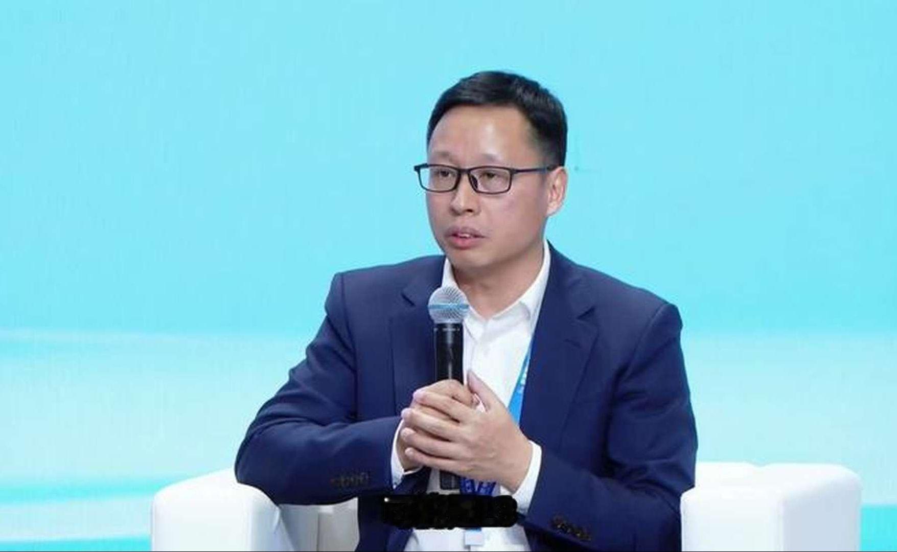 比亚迪华为同台谈智驾！何小鹏再次开炮L3，六位车圈大佬激辩