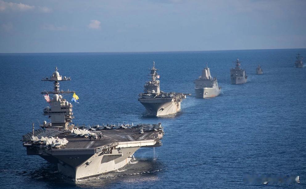 美国海军的航母、两栖攻击舰、船坞登陆舰等舰艇同框。
随着解放军海军实力的一步步增