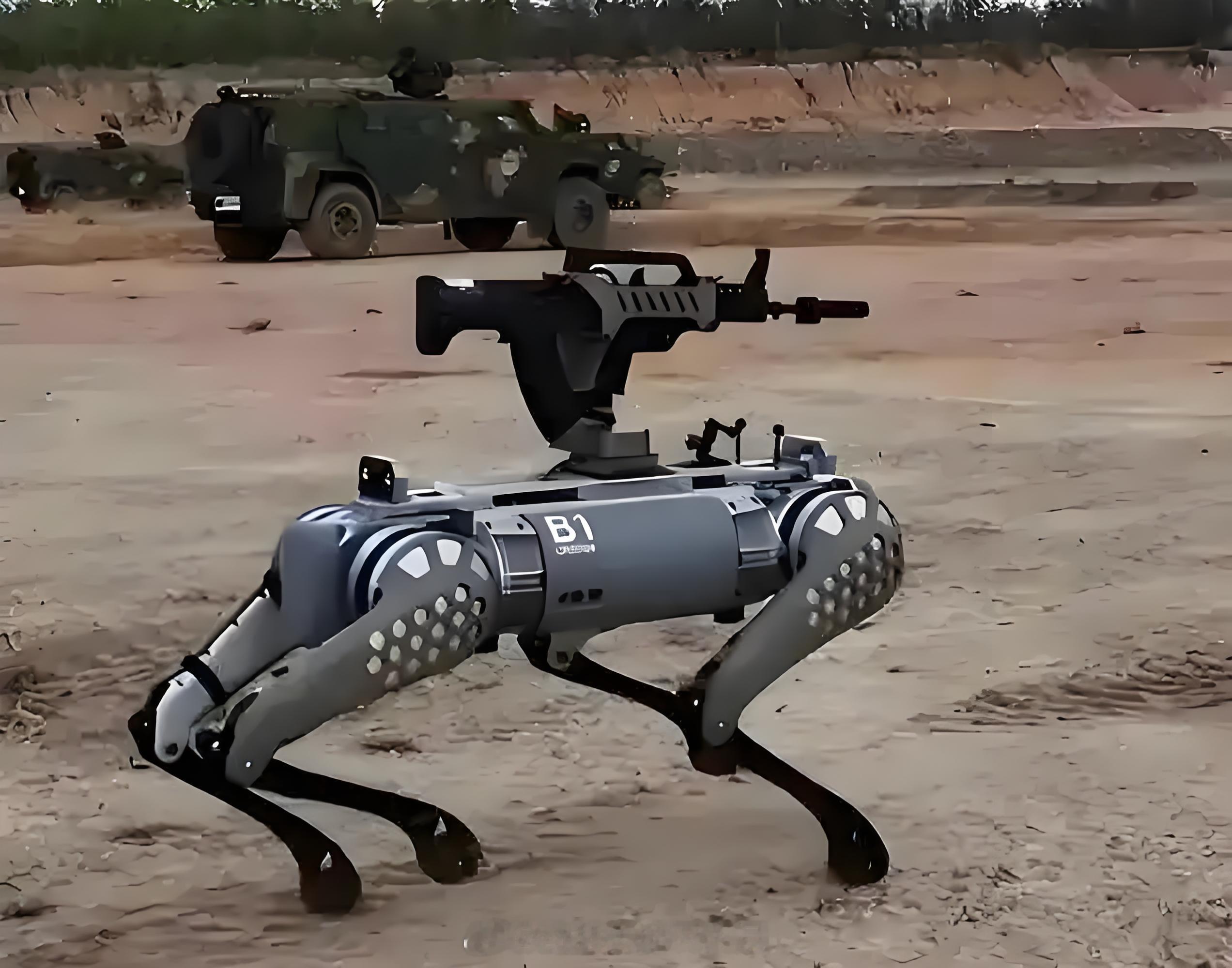 央视播出解放军无人装备作战演练今后作战，就是无人机和无人车负责侦察或火力压制，机