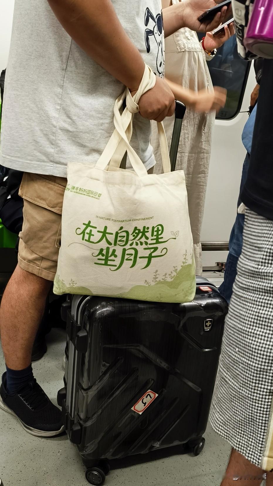 上周凑热度点开头条的“你问我答”活动，没两天后台直接炸了。原本日常也就二三十条好