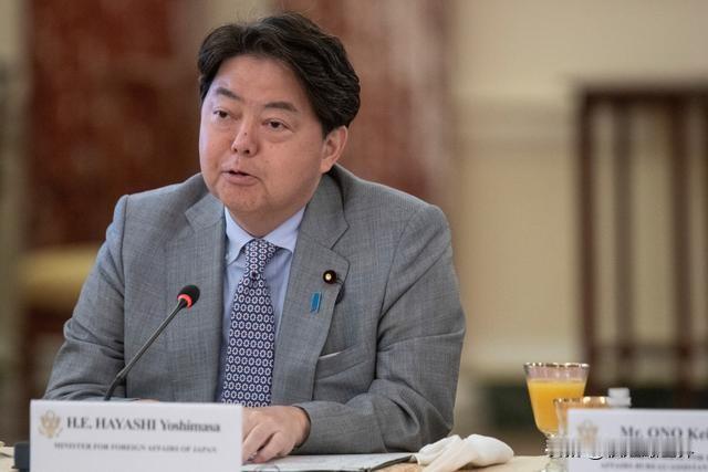 局势变天！最懂对华务实外交的林芳正，被踢出日本内阁
 
9月17日，高市早苗完成