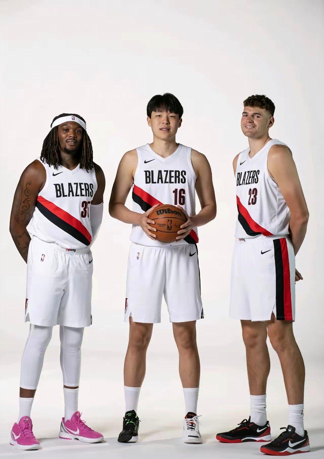 里斯赛季报销，罗威有伤病隐患，杨瀚森出场时间将大幅增加！开拓者中锋里斯因为右脚伤