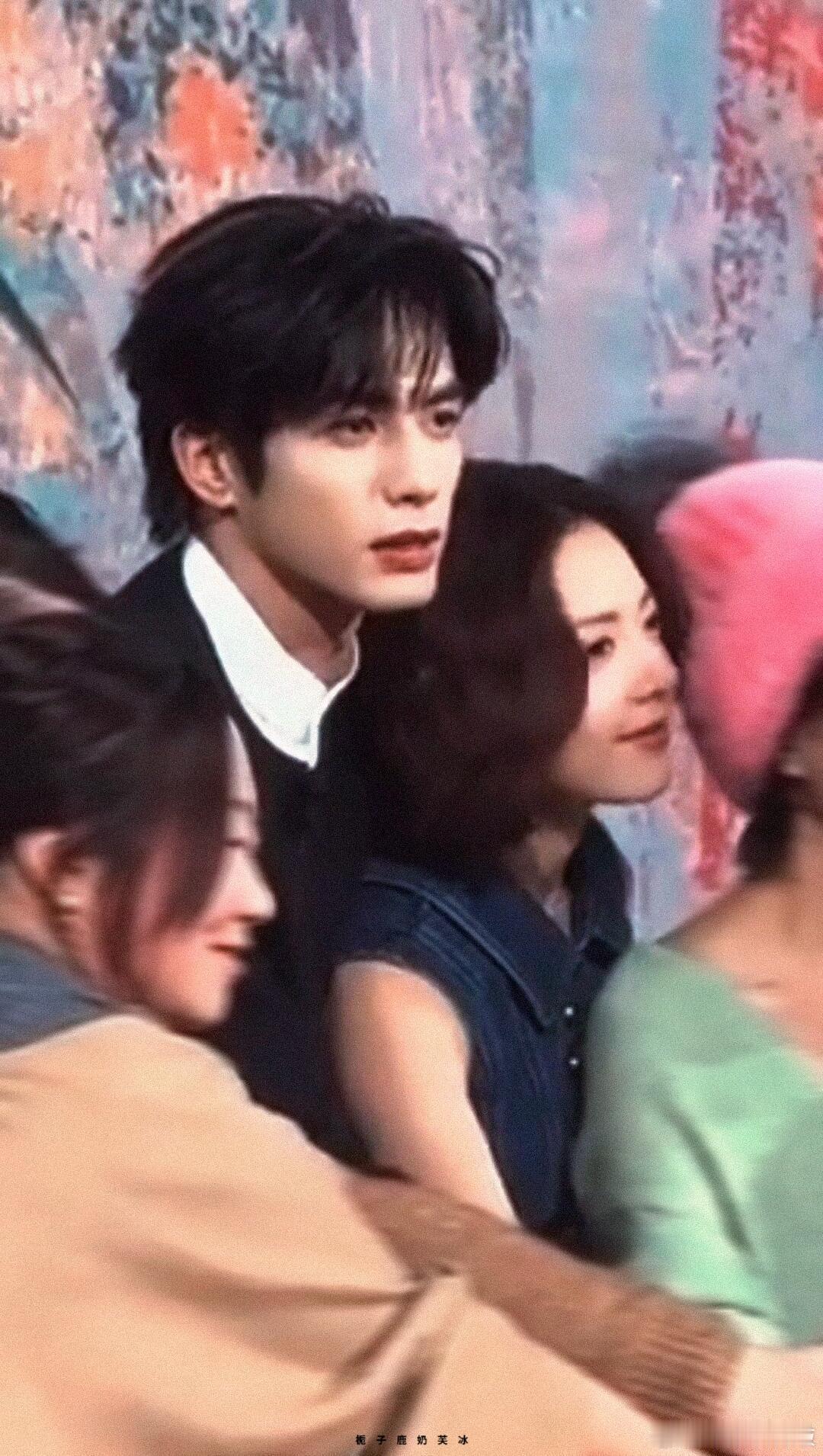 这个紧紧贴在一起的身体负距离到底啥意思吧 情侣感很足啊！！！剧集骄阳似我骄阳似我