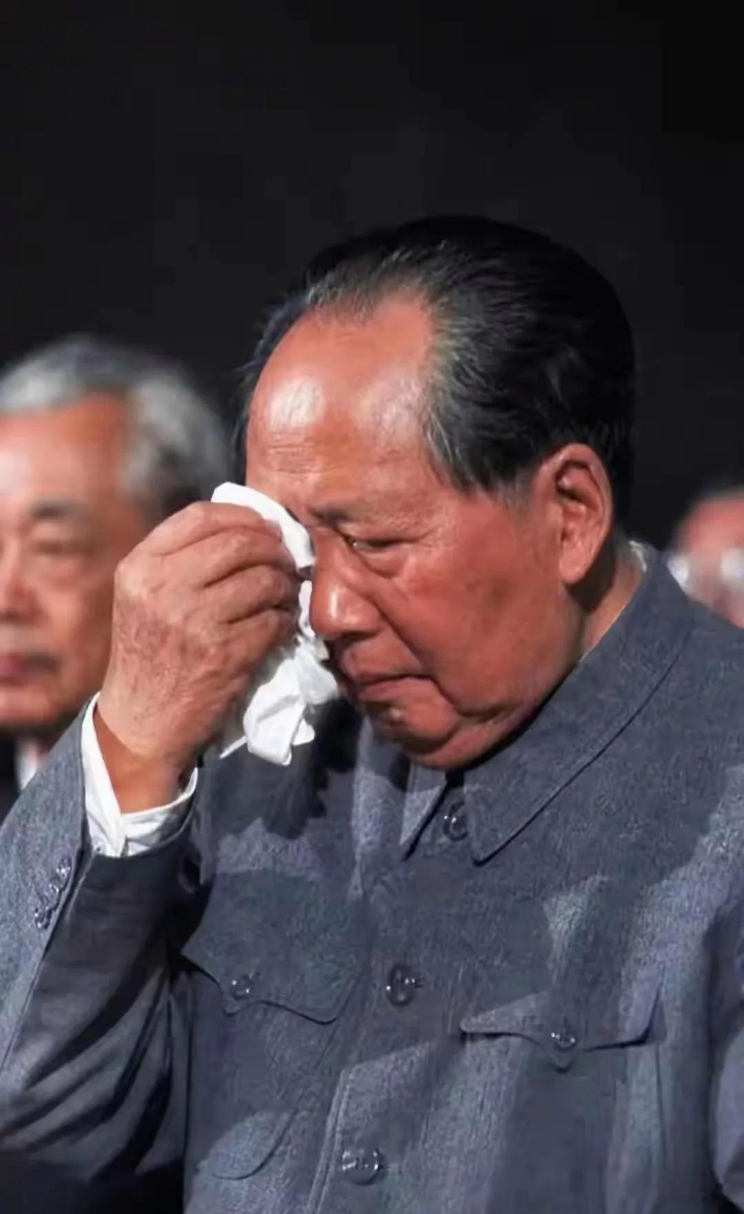 毛爺爺的這張拭淚的照片第一次見 