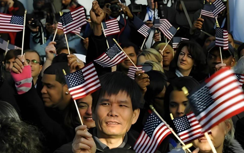 继新加坡、马来西亚的相关争论之后，这把火又烧到了美国华人圈！有人直接把话挑明：中