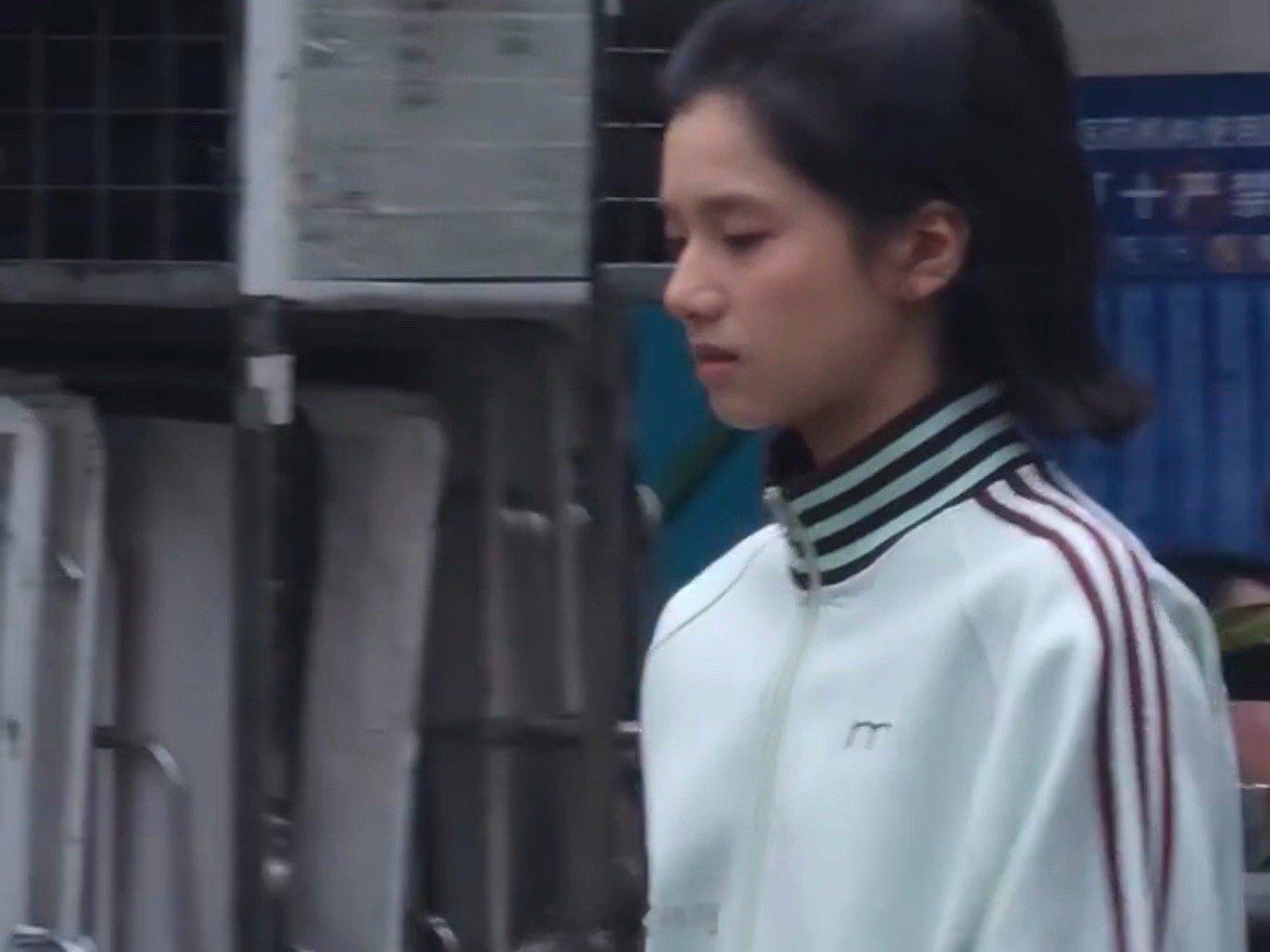 张婧仪新剧首套造型路透 不愧是新剧的白月光女主啊，张婧仪在电视剧《致我那菜市场的