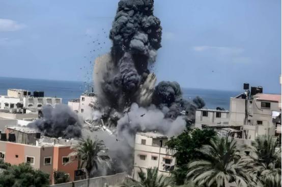 灭国级轰炸正拉开序幕，生死存亡时刻，伊朗总统却已指挥不动军队？
 
说白了，现在