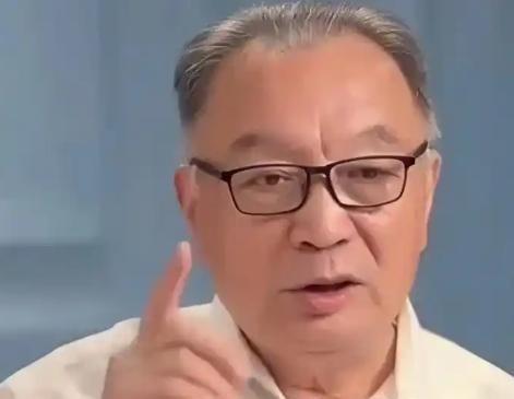 温铁军曾直言不讳，美国早已把中国的两层外衣狠狠撕掉，可直到今天，国内还有人执迷不