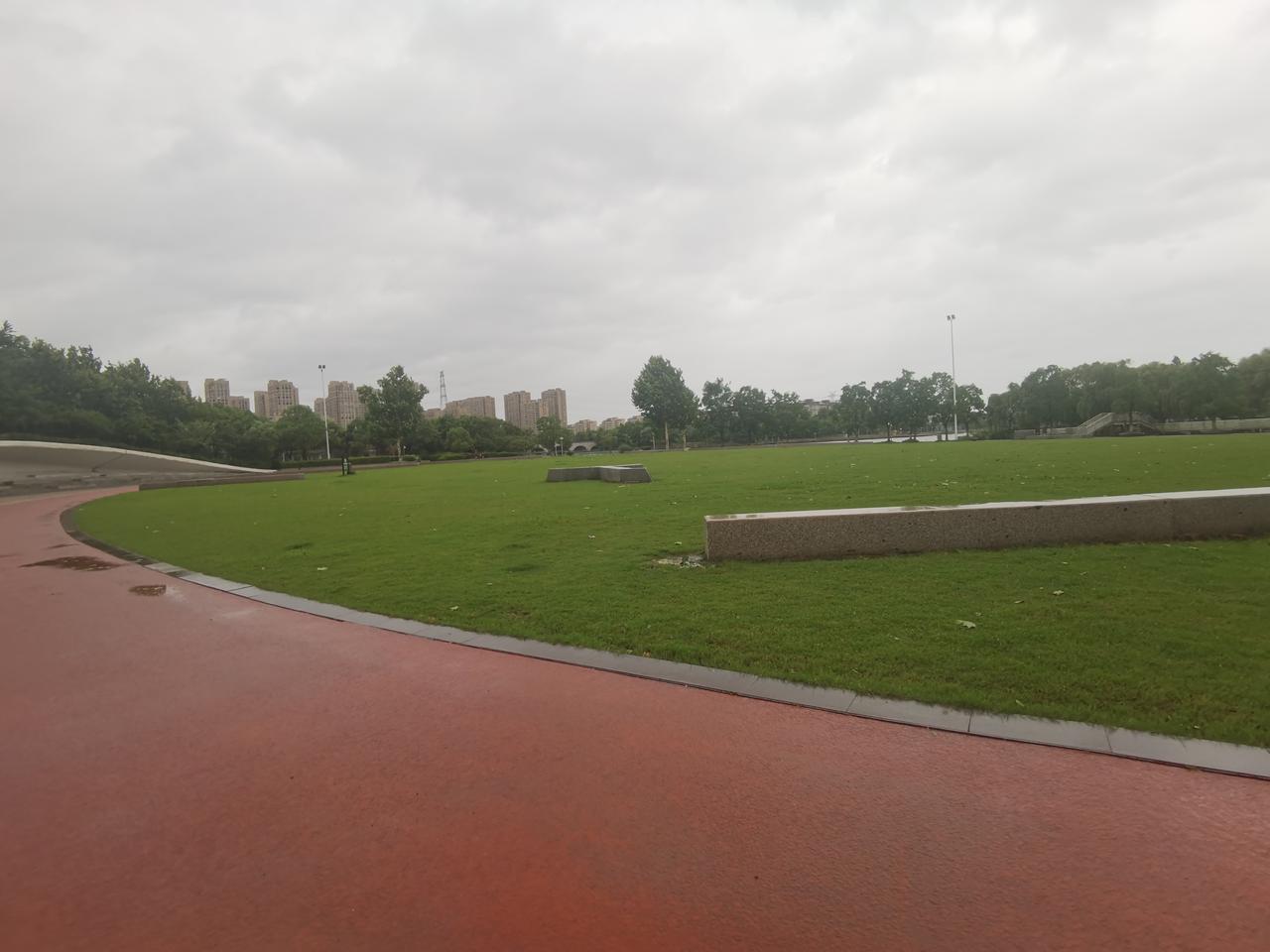 台风过后，还有小雨，冒雨洋泾湖走10圈，38分钟。公园洋泾湖 洋泾湖科创园